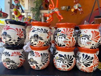 Hermosas tazas de barro con diseño para Halloween 1x$8c/una ,2x$15 .