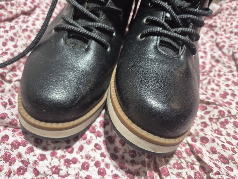Womens Boots Size 91/2 Used