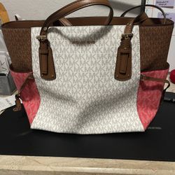 MICHAEL KORS LARGE VOYAGER TOTE LIKE NEW USED TWICE