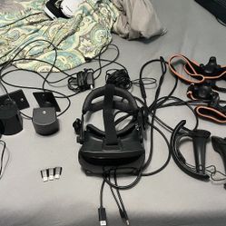 Valve Index VR Full Kit - Black With 3 3.0 Vive Full Body Trackers