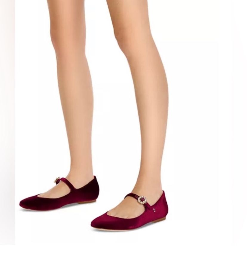 Laroude Velvet Flats in Burgundy. New. Size 8