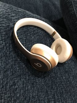 Beats solo wireless (MINT)