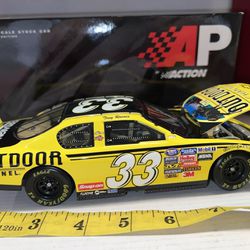2005 #33 The Outdoor Channel Monte Ca 1/24 Racing NASCAR Diecast Car