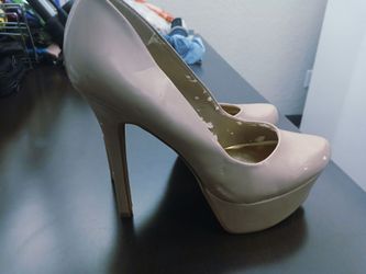 UNWORN Jessica Simpson Nude Patent Platform Heels - Size 10