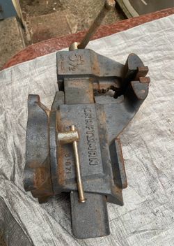 Craftsman 5 1/2 inch bench vise #51871. Reversible jaws. Pipe jaws below main jaws. Bench mount. 180 degree swivel base. Reinforced at points of stres