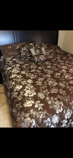Queen Comforter Set