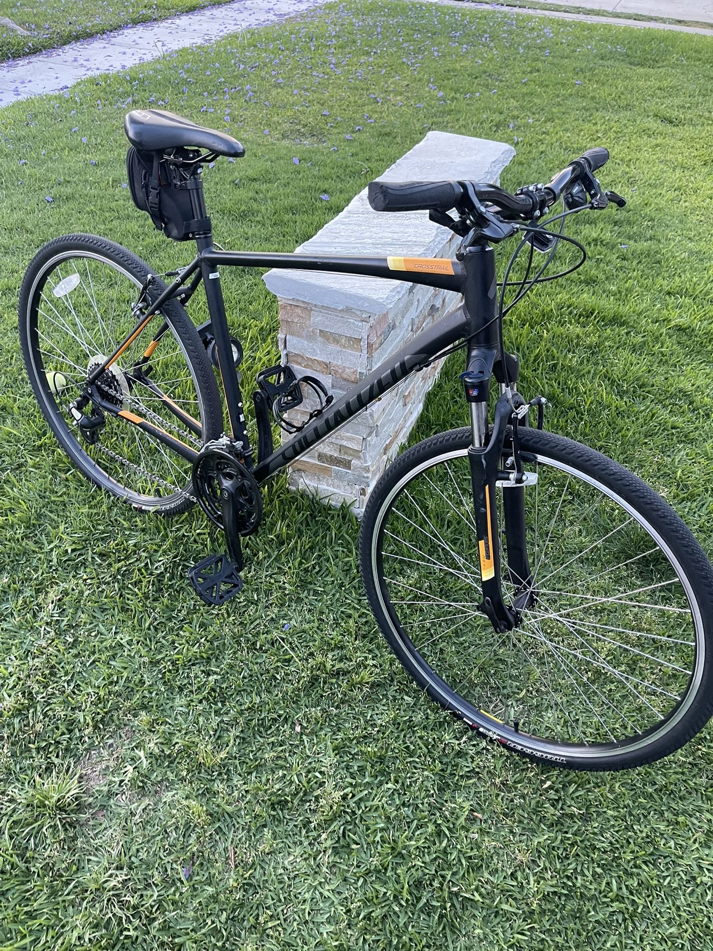 Specialized Crosstrail Hybrid Bike