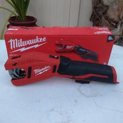 Milwaukee M12 Copper Tubing Cutter Tool Only 