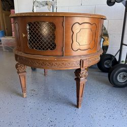 Antique French Provencial Round Table-$100 OBO 