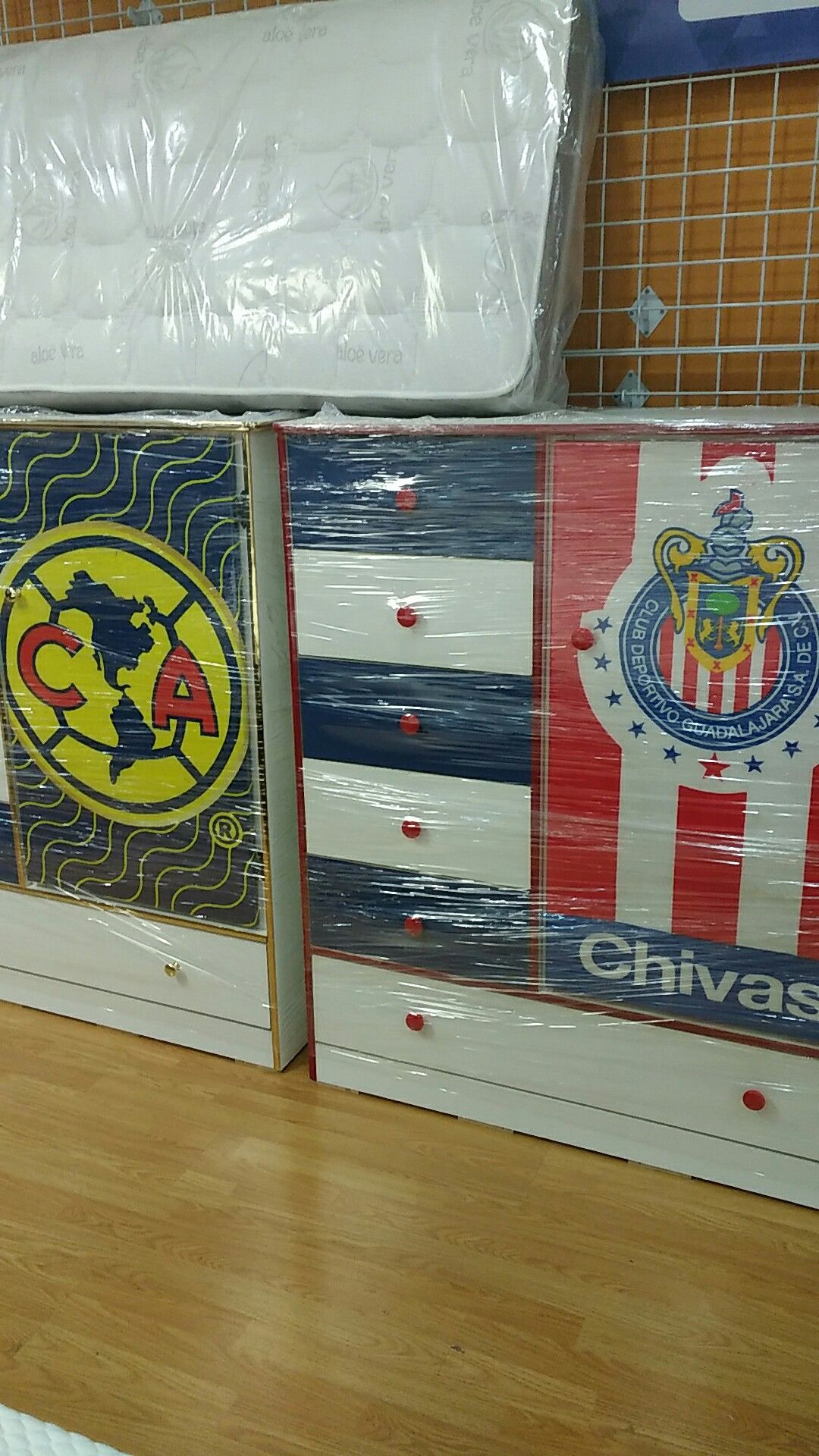 CHIVAS DE GUADALAJARA Y AMERICA CLUB FUTBOL DRESSERS