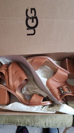 UGGS Shoes size 6