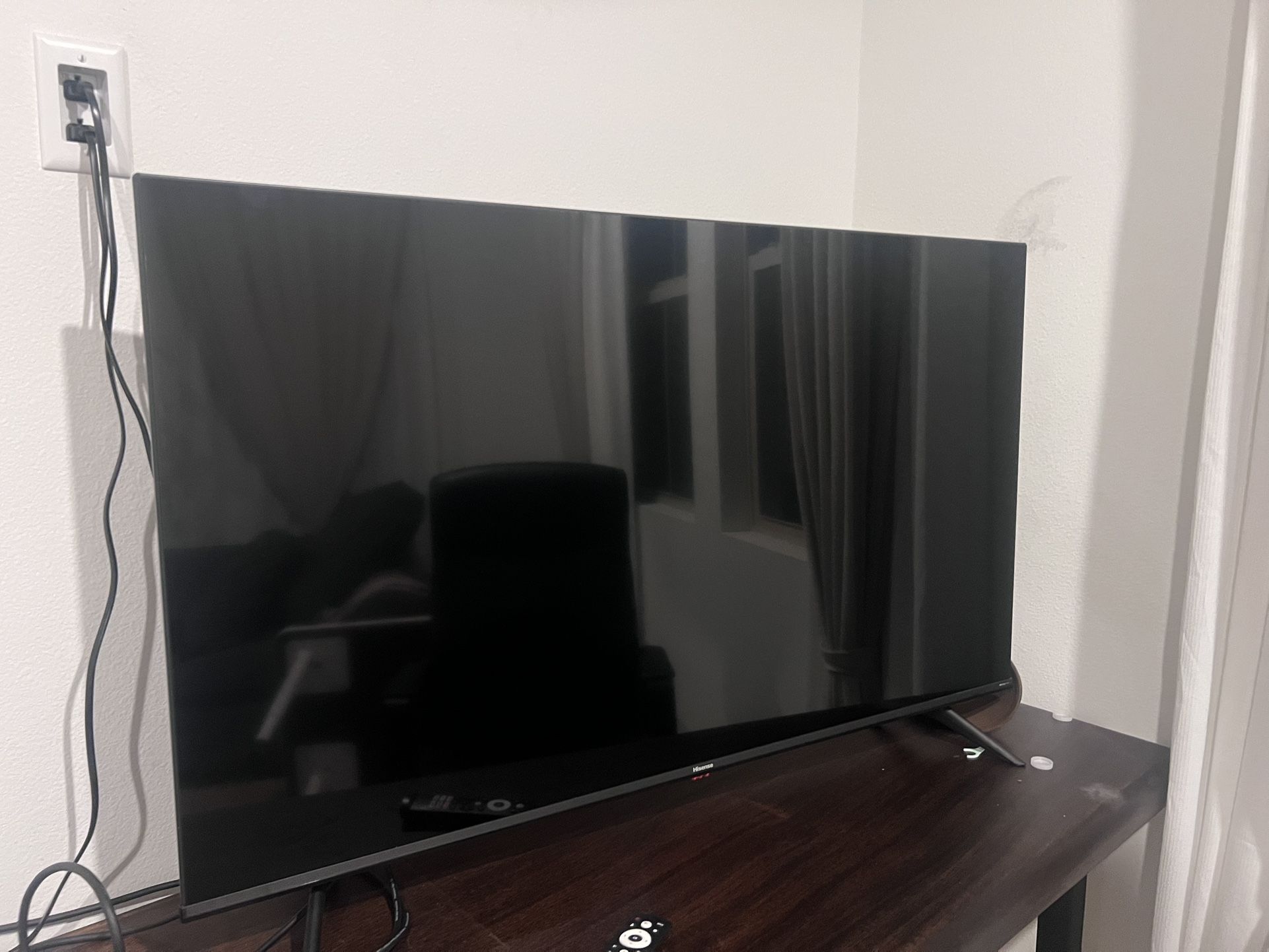 Hisense Tv 43’ With Remote