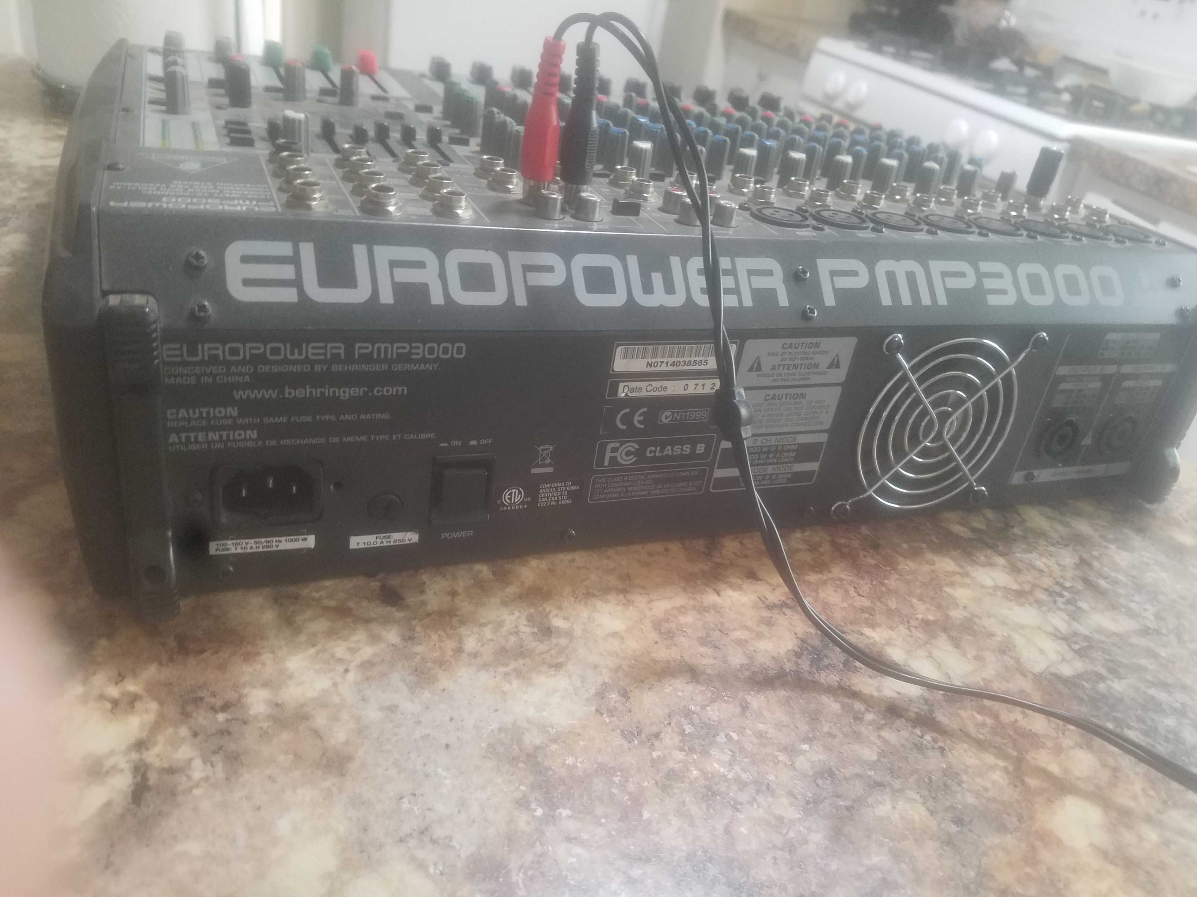 Behringer EUROPOWER PMP3000 16-Channel Powered Mixer w/ Multi FX