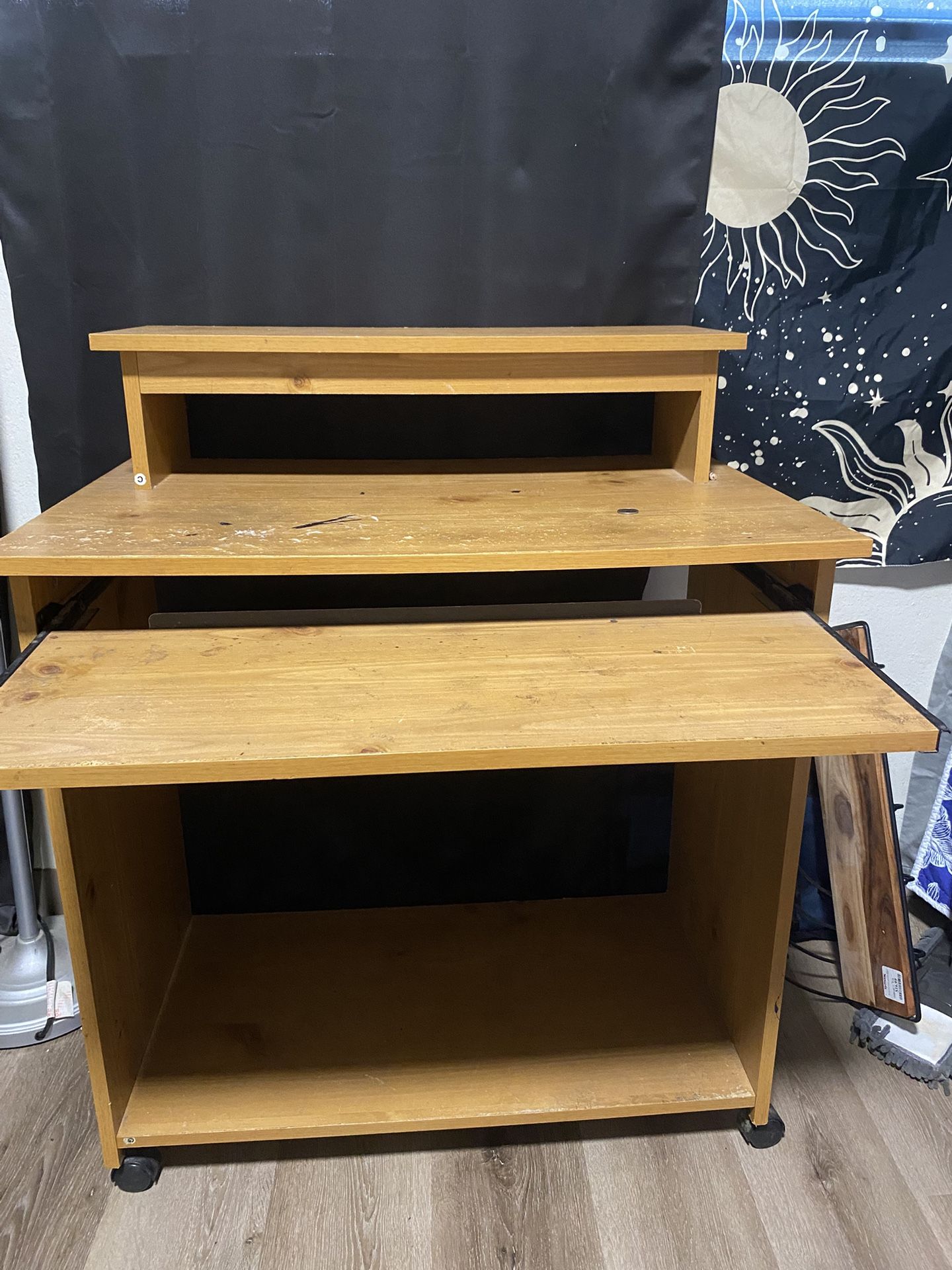 Desk/Computer/Pc