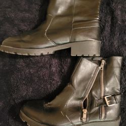 Black Low Zip Up Boots Size 8.5