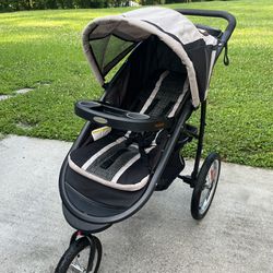 Graco Jogger Stroller with added screen protector in great condition!