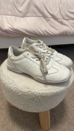 Cheer shoes