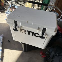 RTIC 20 Ultra Tough Cooler