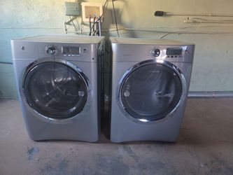 Electrolux washer and dryer set lightly used