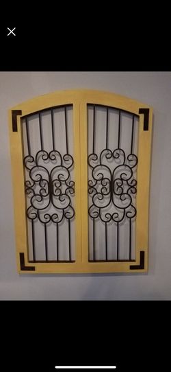 Metal and wood wall decor