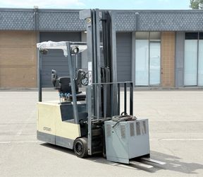 Forklift crown electric 3500 lb capacity