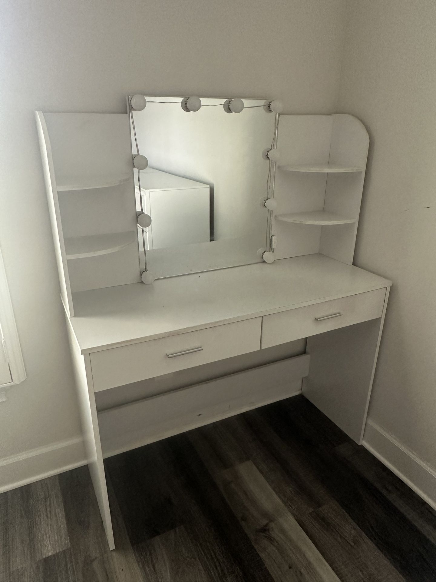 Girls White Makeup Vanity
