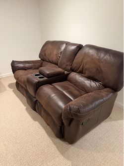 reclining couch with center console/cupholders