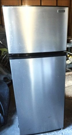 Refrigerador negro con cromado (usado)