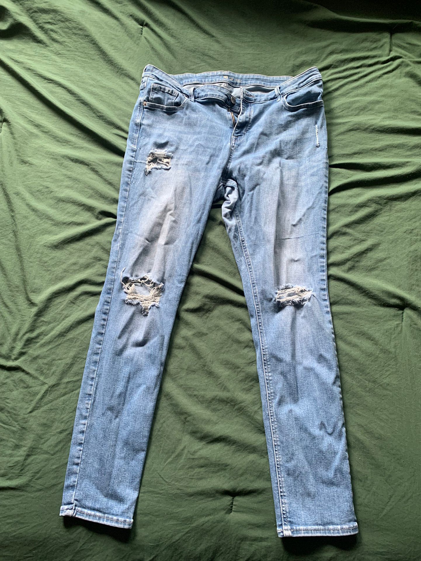 Old Navy Women’s Ripped Skinny Jeans Size 16