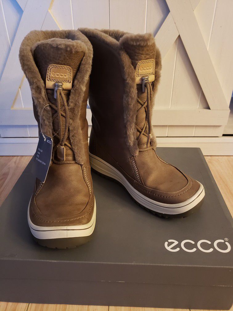 Ecco Women's Trace Cold Weather Boots NWT for Sale in Los Angeles, CA - OfferUp