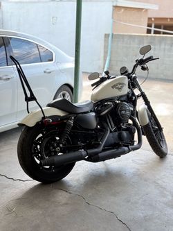 HARLEY DAVIDSON IRON 883