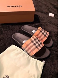 Burberry slides BRAND NEW SEALED SIZE 10