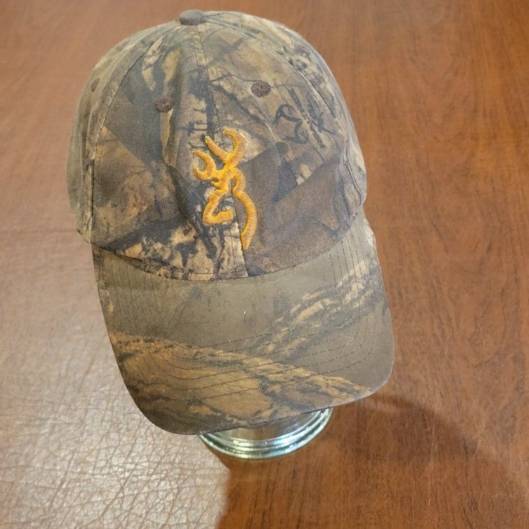 Vintage Browning hat camouflage camo adjustable strap hunting khaki one 
size. Pre-owned,  good shape, please see photos for details. One size 
fits a