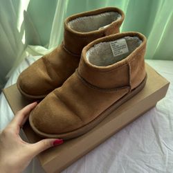 Arizona UGG-Style Boots – US 6.5 | Good Condition