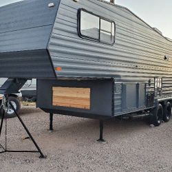 5TH TRAILER FOR SALE