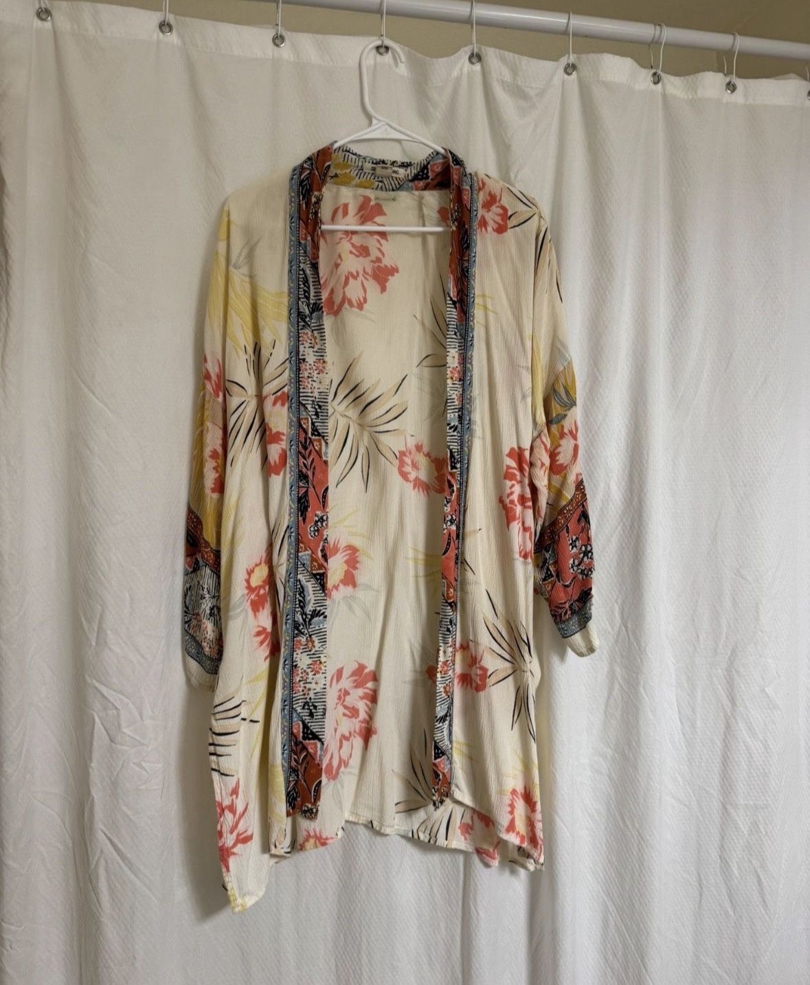 Billabong Floral Kimono.   Small/medium.  Hawaiian Flower Print. Cream. Navy/black