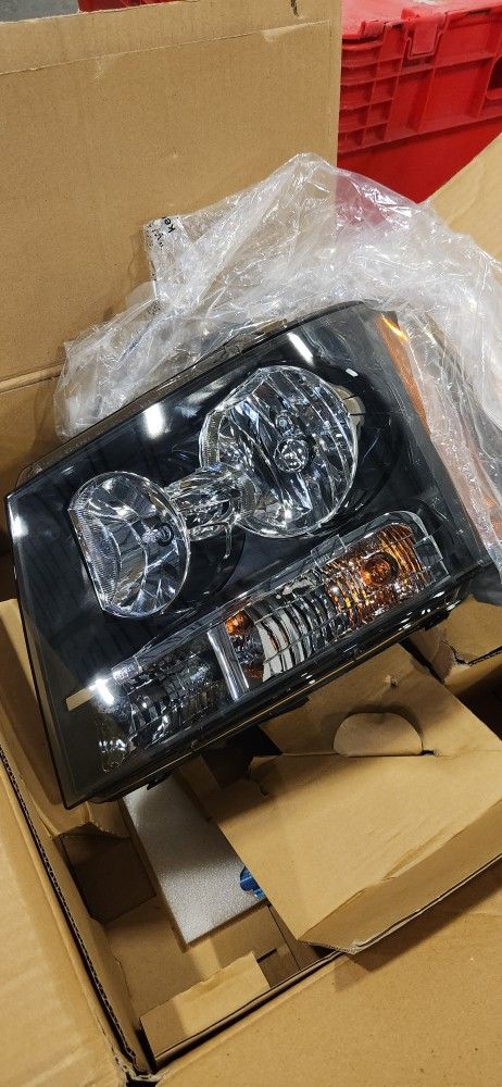 PERDE 2007-2014 Chevy Suburban/Tahoe/Avalanche Black Performance Lens Halogen Headlights Set