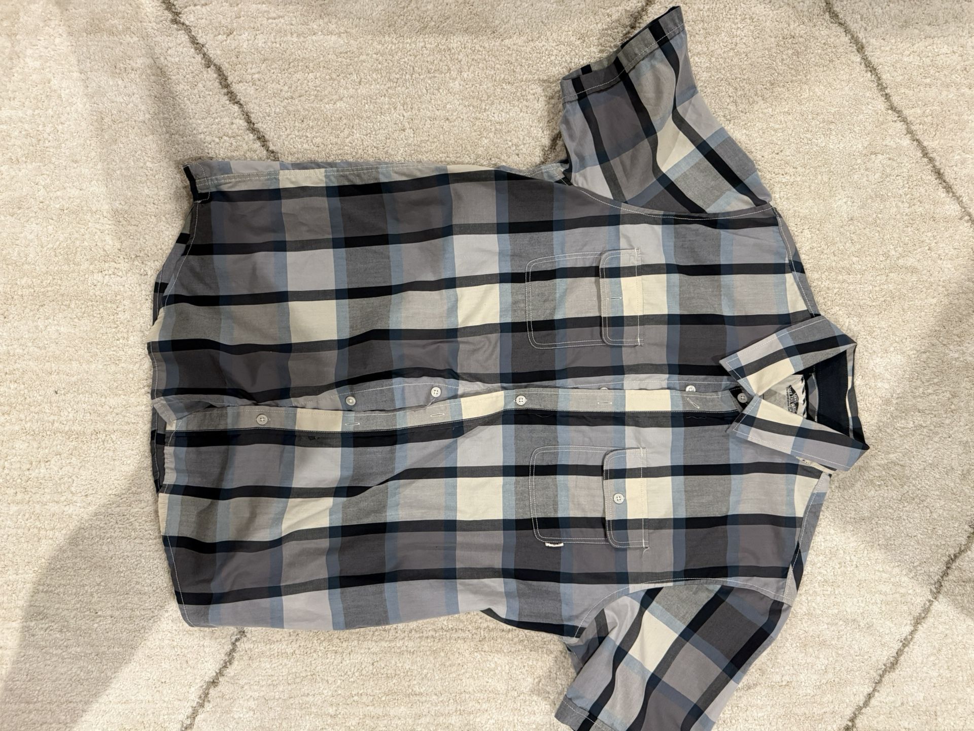 Vans Off the wall Plaid flannell t shirt size Large