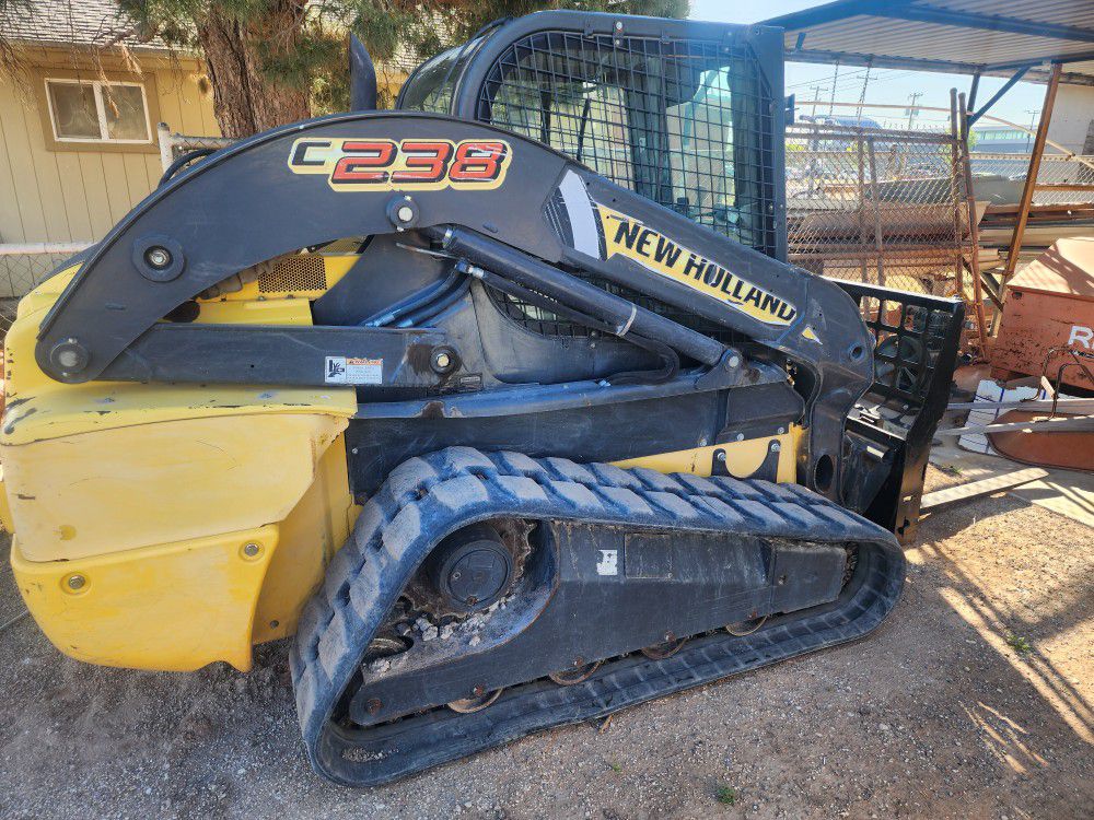2014 New Holland Track Skid Steer With Attachments 
