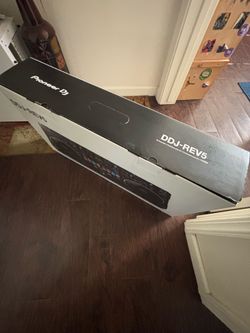 Pioneer DJ DDJ-REV5 Scratch-Style 2-channel performance DJ controller Black READ DESCRIPTION PICK UP ONLY NO TRADE 👉FIRM ON PRICE👈💲775 ONLY CASH 💵