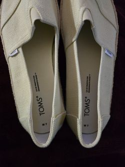 Toms Shoes Size 7