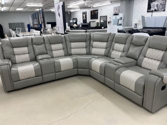 Large 2-Tone Reclining Sectional with Console and Cup Holders