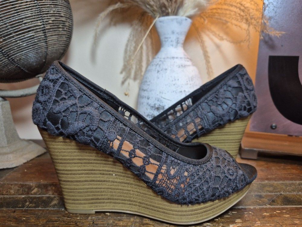 American Eagle Black Lace Peep Toe Wedge Heels - Size 7.5