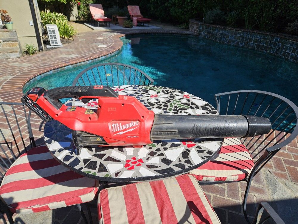 Milwaukee FUEL M18 Leaf Blower