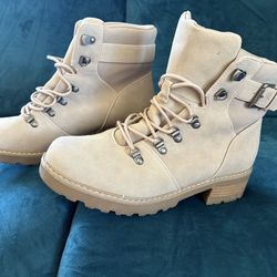 Lady Boots 👢 size  9.5