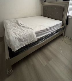 Bed queen
