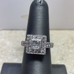 14KWG Ring With Diamonds 