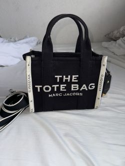 Marc Jacob’s Small The Tote Bag Jaquard With Charm And Organizer 
