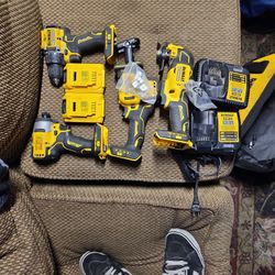 4 Tool Piece Dewalt Kit With Bag  Only Drill Has Been Used 