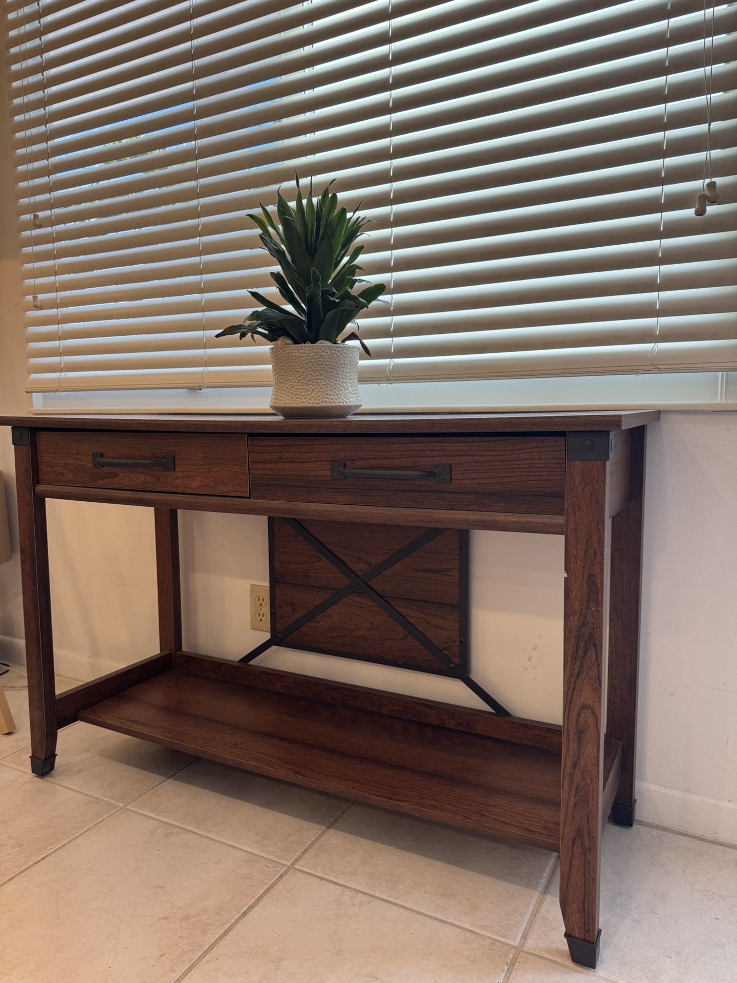 Wood Console Table, Great condition